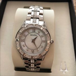 Bulova Crystal Watch Like New 50% OFF🤫
